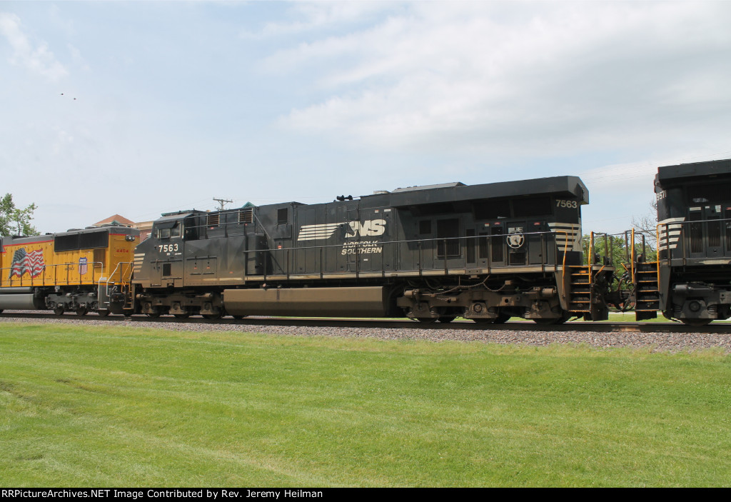 NS 7563 (4)